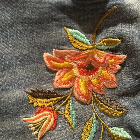 OLD NAVY ROCKSTAR MID RISE SKINNY JEANS MEDIUM WASH FLORAL EMBROIDERY SIZE 8 - Picture 8 of 14